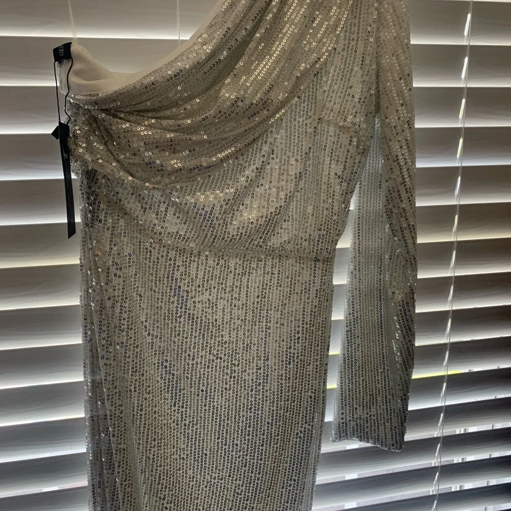 WHITE SEQUENCE GOWN 🤍 - Picture 4 of 7